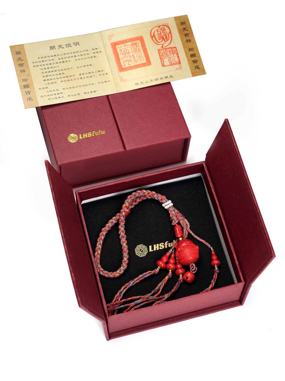 this piece merges the Eastern Fortune Cat with Western symbols of luck. The Fortune Cat beckons good fortune, the Golden Bell purifies negative energy, and the Gourd gathers all forms of wealth. It is a composite-energy charm that transcends cultural boundaries. The charm's design is both playful and spiritual, satisfying modern aesthetics while inheriting the protection of a thousand-year spiritual tradition.