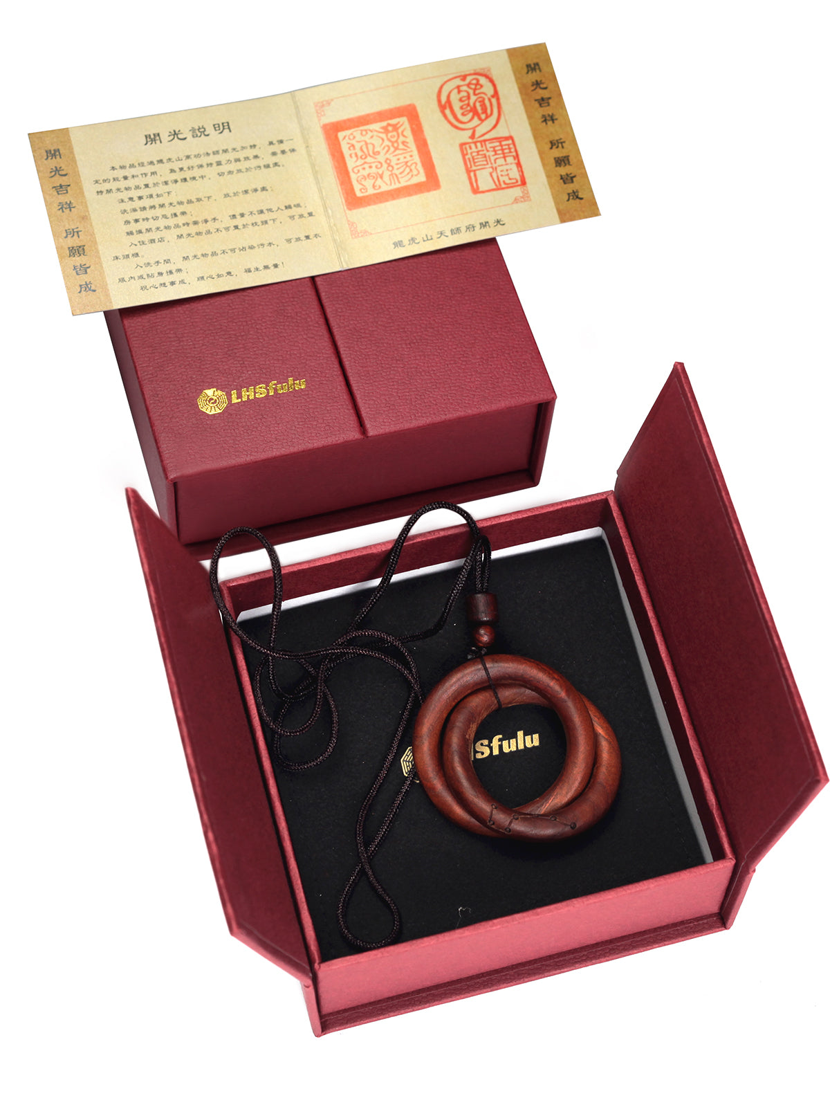 This pendant is imbued with the blessings of the orthodox Taoist rites of Longhu Mountain. As a Taoist ritual implement, it can be used to commune with the divine, aid in spiritual cultivation, protect the body, and repel evil. It is designed to build a dynamically balanced energy barrier (Jiejie) for the wearer. It facilitates communion with the divine during meditation and offers protection when visiting mountains or places with heavy yin/negative energy.