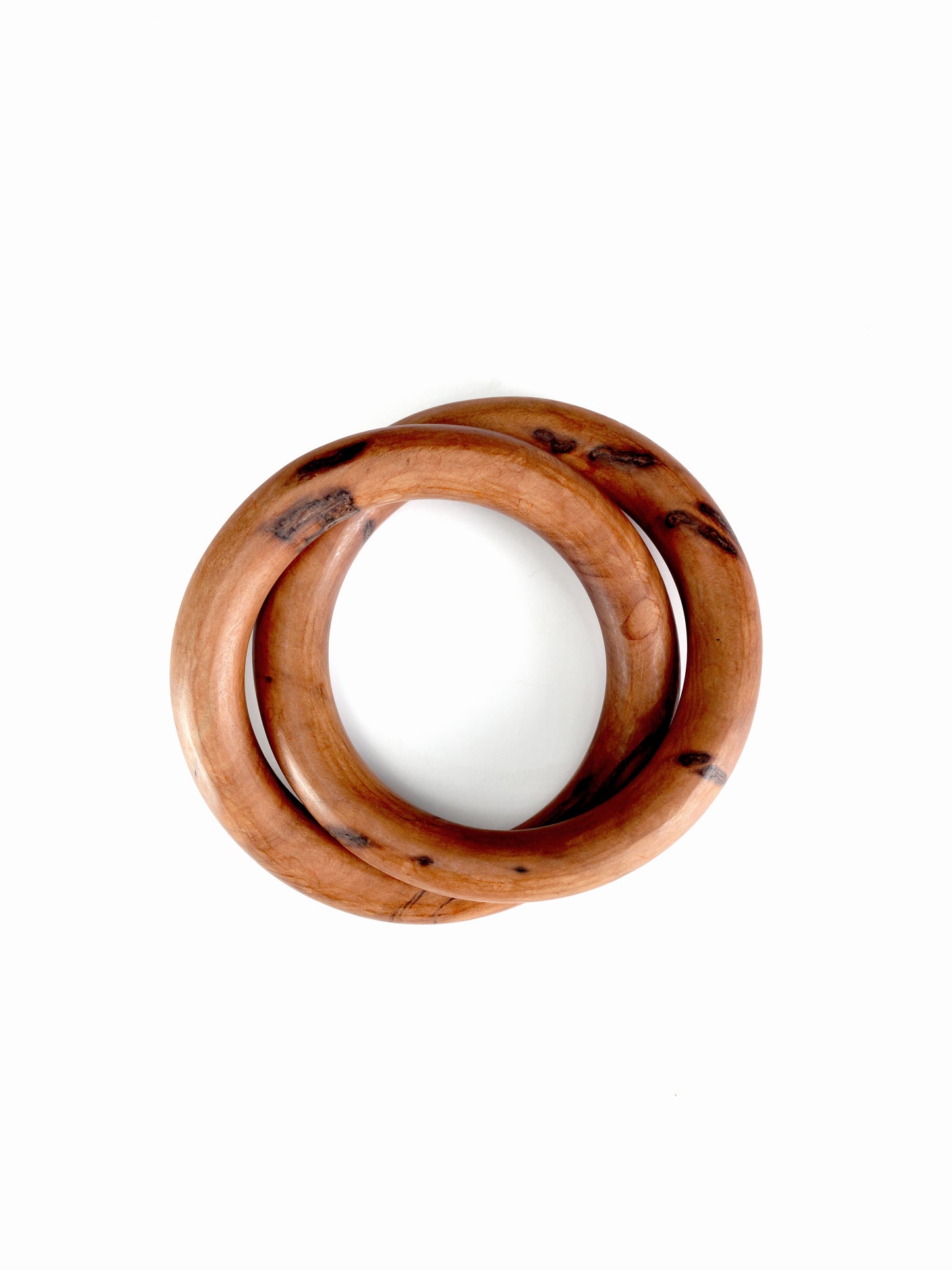 The material of this Heaven and Earth Circle has been tempered by celestial thunder. The lightning scars are the tracks of its energy, and the lightning char is the core of the thunder's power. The coexistence of both imbues this ritual implement with a natural, awe-inspiring force of the ultimate yang.