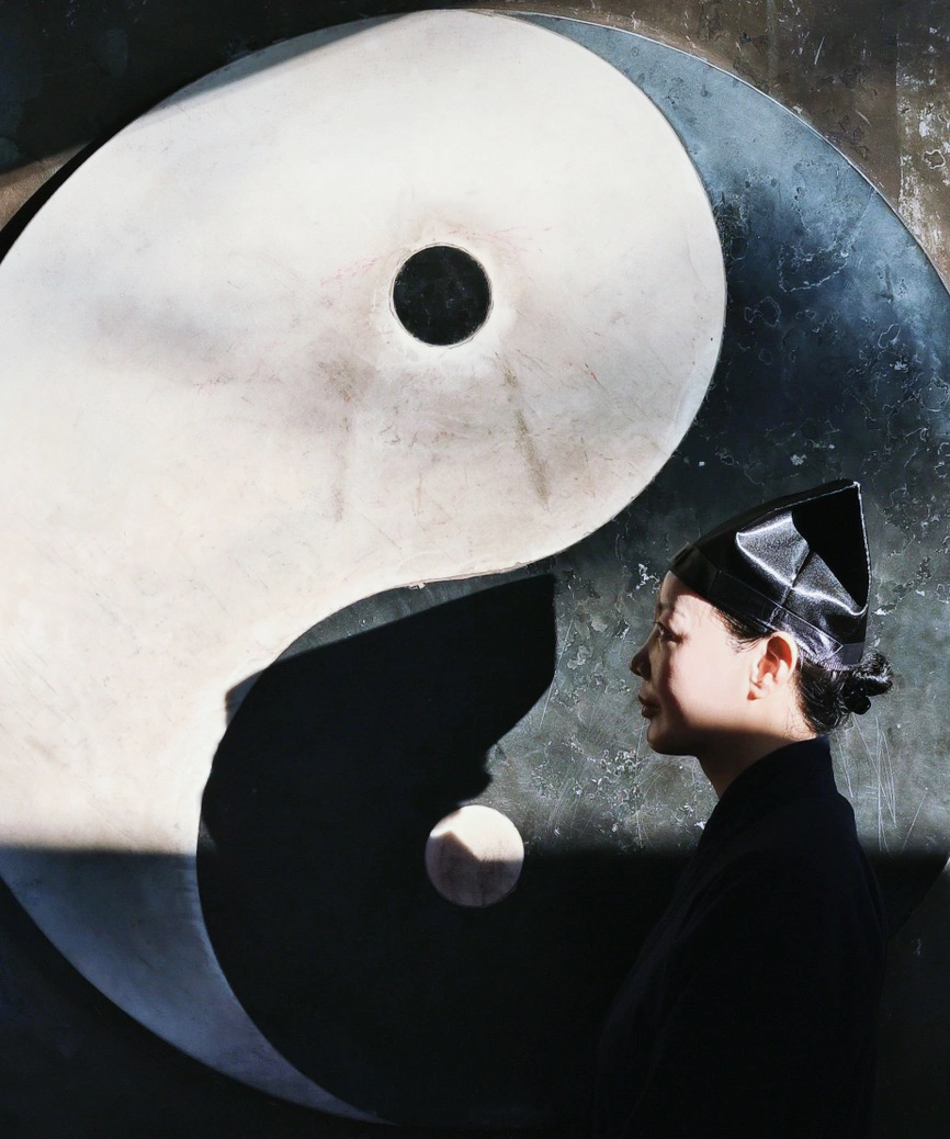 known by her Taoist name Chéngfēng Dàorén (Taoist Master of the Wind-Riding), is a lineage holder of the Orthodox Dharma Lineage from the Taoist Ancestral Court of Longhu Mountain. 