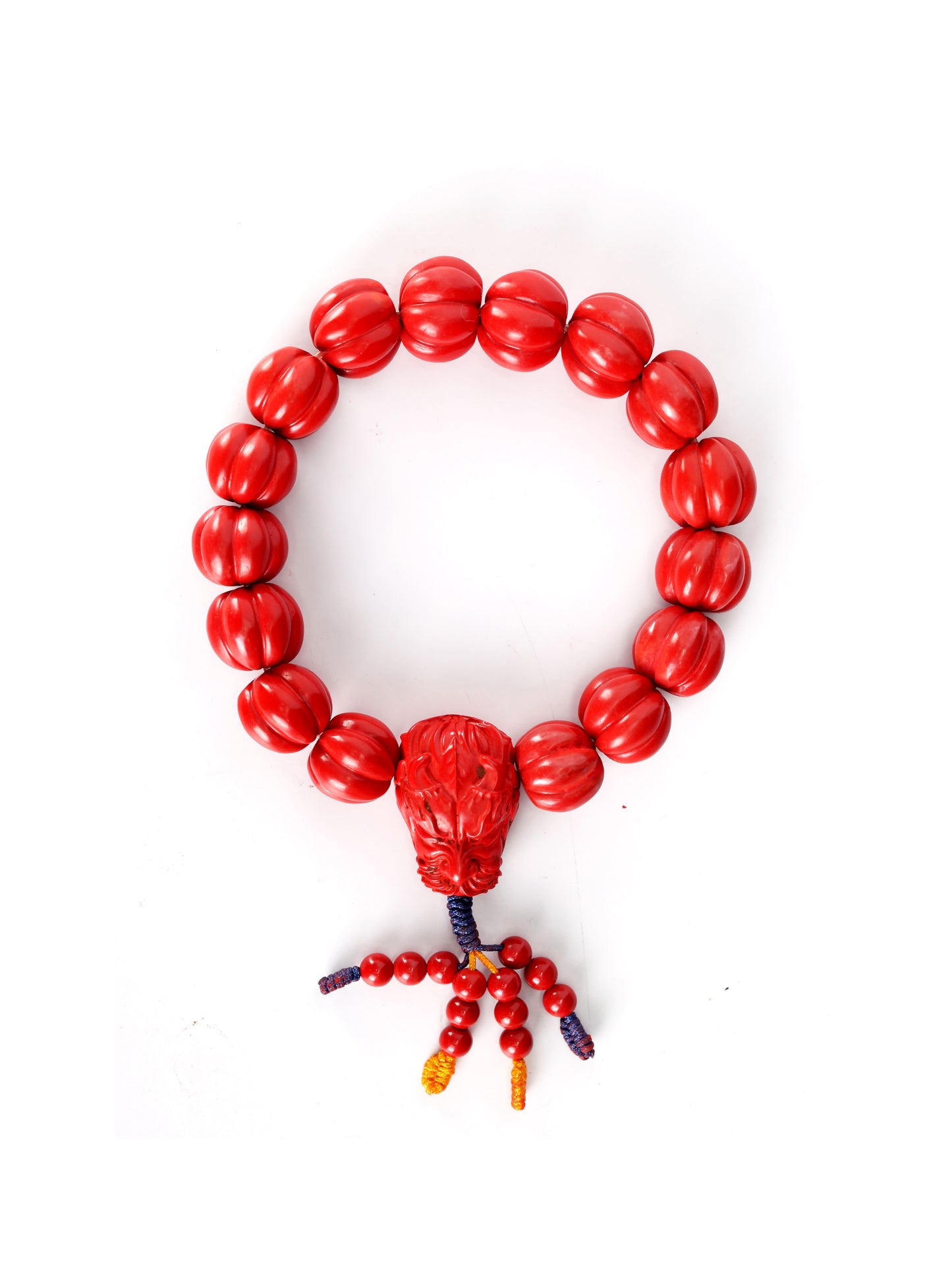 this piece merges the energies of authority, abundance, and protection from Eastern wisdom into one. Crafted from refined cinnabar into the dual forms of a pumpkin and a dragon head, it fuses the profound mystery of the Tao's natural way into a small space. It is an energy accessory that embodies a thousand-year spiritual tradition and contemporary craftsmanship.