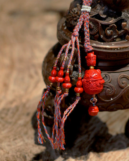 this piece merges the Eastern Fortune Cat with Western symbols of luck. The Fortune Cat beckons good fortune, the Golden Bell purifies negative energy, and the Gourd gathers all forms of wealth. It is a composite-energy charm that transcends cultural boundaries. The charm's design is both playful and spiritual, satisfying modern aesthetics while inheriting the protection of a thousand-year spiritual tradition.