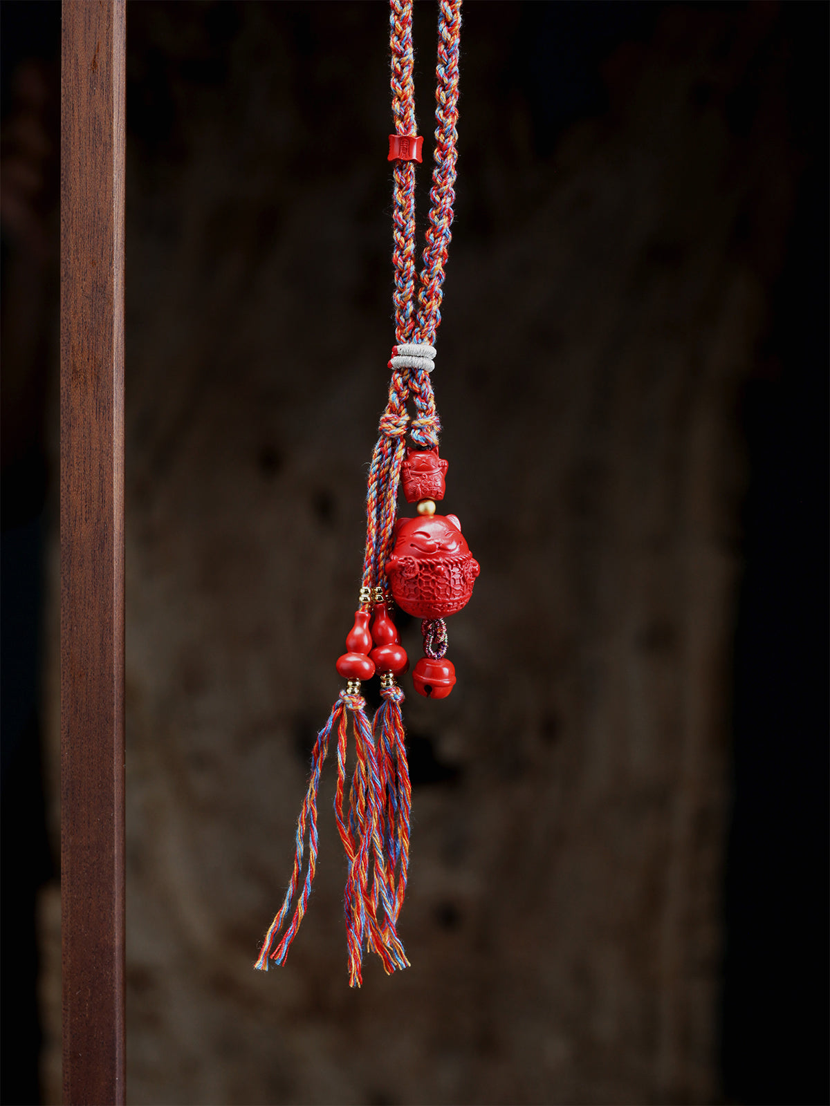 this piece merges the Eastern Fortune Cat with Western symbols of luck. The Fortune Cat beckons good fortune, the Golden Bell purifies negative energy, and the Gourd gathers all forms of wealth. It is a composite-energy charm that transcends cultural boundaries. The charm's design is both playful and spiritual, satisfying modern aesthetics while inheriting the protection of a thousand-year spiritual tradition.