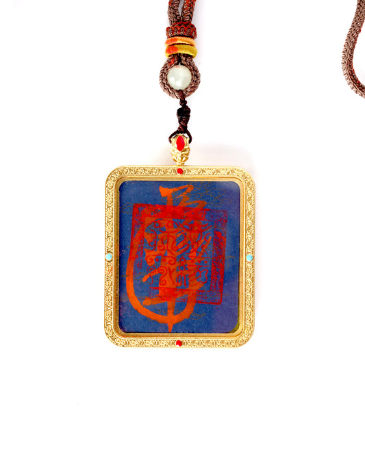 The secret wealth-attracting talisman is personally hand-drawn by a resident High Priest and consecrated to respectfully summon Marshal Zhao Gongming of the Profound Altar for his divine blessing, before being sealed within an exquisitely crafted Ghau box.