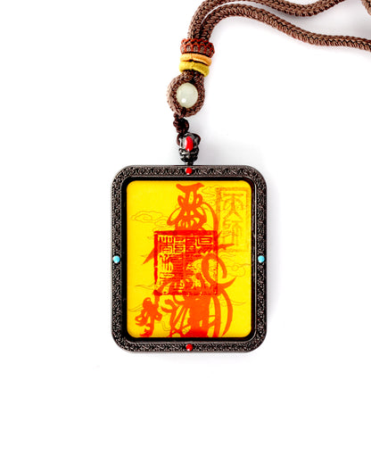 The secret wealth-attracting talisman is personally hand-drawn by a resident High Priest and consecrated to respectfully summon Marshal Zhao Gongming of the Profound Altar for his divine blessing, before being sealed within an exquisitely crafted Ghau box.