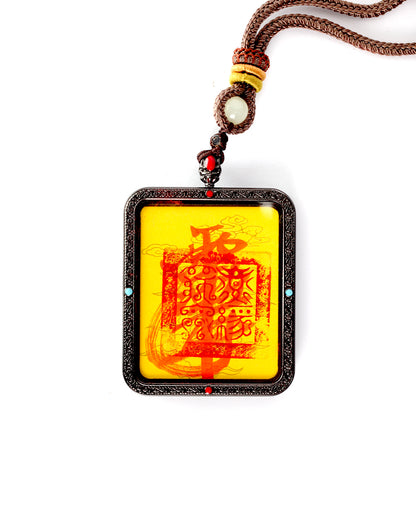 The secret wealth-attracting talisman is personally hand-drawn by a resident High Priest and consecrated to respectfully summon Marshal Zhao Gongming of the Profound Altar for his divine blessing, before being sealed within an exquisitely crafted Ghau box.