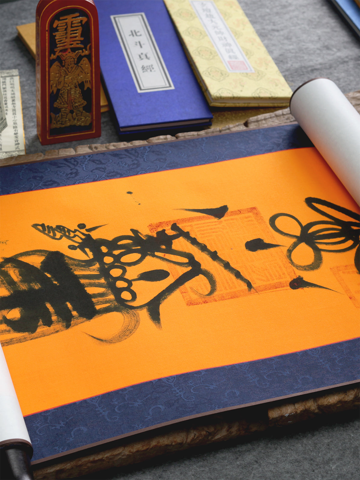 The secret wealth-attracting talisman is personally hand-drawn by a resident High Priest, consecrated to respectfully summon Marshal Zhao Gongming of the Profound Altar for his divine blessing, and then inscribed within this scroll.This talisman can help break through obstacles, open new sources of income, attract favorable opportunities, and reduce financial losses. Whether you are running a business, investing, advancing your career, or simply wish to protect and grow your assets, this talisman is for you