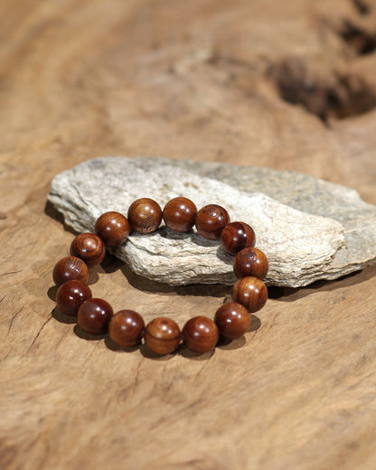 this piece merges the power of the Tiangang (Big Dipper), the secret mantra of the Ten-Character Heavenly Scripture, and the ultimate yang energy of thunderstruck wood into one. This features the demon-quelling secret mantra personally transmitted by the ancestral Celestial Master Zhang Daoling. Every character contains the primordial Qi of the Three Pure Ones, and every bead holds the nine-colored radiant light. It is a sacred object specially crafted for modern individuals to pacify the soul and settle th