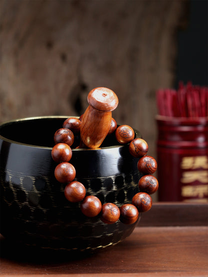 this piece merges the power of the Tiangang (Big Dipper), the secret mantra of the Ten-Character Heavenly Scripture, and the ultimate yang energy of thunderstruck wood into one. This features the demon-quelling secret mantra personally transmitted by the ancestral Celestial Master Zhang Daoling. Every character contains the primordial Qi of the Three Pure Ones, and every bead holds the nine-colored radiant light. It is a sacred object specially crafted for modern individuals to pacify the soul and settle th