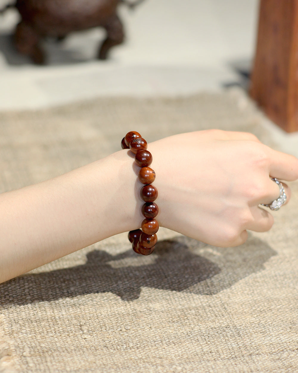  this bracelet merges the secret Nine-Character Mantra, the protection of the Six Jia Divine Generals, and the ultimate yang energy of thunderstruck wood into one. This bracelet is crafted from specially selected natural thunderstruck wood from Longhu Mountain; the wood itself embodies the destructive and regenerative power of lightning, and its energy is exceptionally fierce and potent.