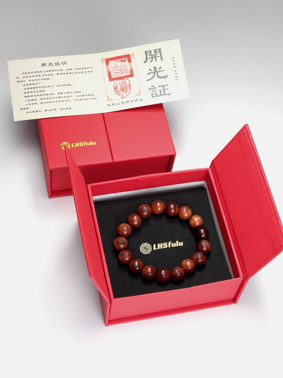  this bracelet merges the secret Nine-Character Mantra, the protection of the Six Jia Divine Generals, and the ultimate yang energy of thunderstruck wood into one. This bracelet is crafted from specially selected natural thunderstruck wood from Longhu Mountain; the wood itself embodies the destructive and regenerative power of lightning, and its energy is exceptionally fierce and potent.