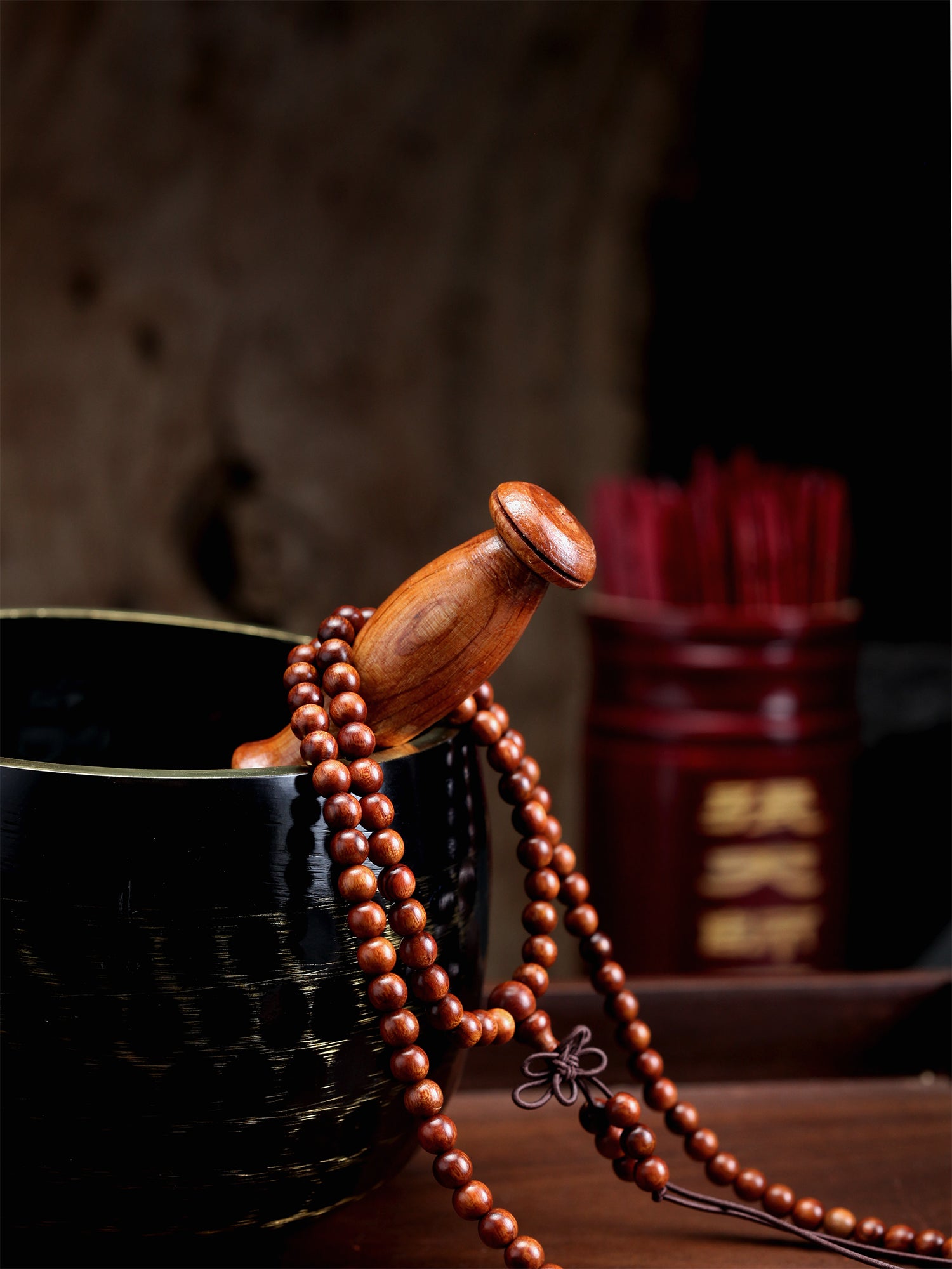 This long strand is composed of 108 thunderstruck wood beads, each one tempered by the power of natural lightning. It is created without any concrete symbols or writing, returning to the most authentic and primordial state of energy. To be wordless is to embody 'emptiness' (Śūnyatā), and thus, it can infinitely carry and resonate with your every state of mind and intention in the present moment.