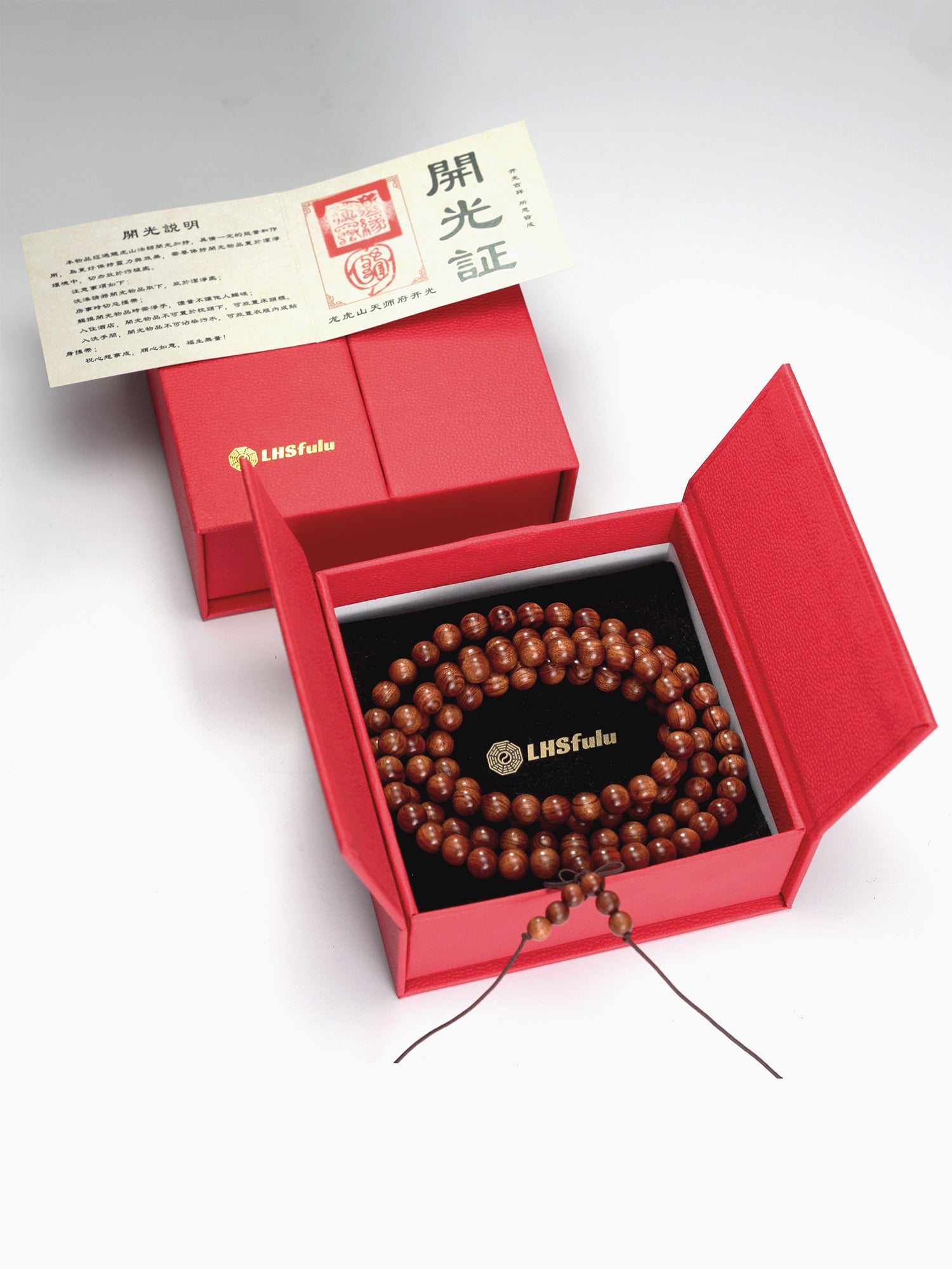 This long strand is composed of 108 thunderstruck wood beads, each one tempered by the power of natural lightning. It is created without any concrete symbols or writing, returning to the most authentic and primordial state of energy. To be wordless is to embody 'emptiness' (Śūnyatā), and thus, it can infinitely carry and resonate with your every state of mind and intention in the present moment.