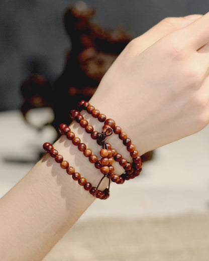 This long strand is composed of 108 thunderstruck wood beads, each one tempered by the power of natural lightning. It is created without any concrete symbols or writing, returning to the most authentic and primordial state of energy. To be wordless is to embody 'emptiness' (Śūnyatā), and thus, it can infinitely carry and resonate with your every state of mind and intention in the present moment.