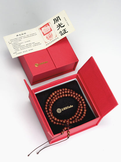 This long strand is composed of 108 thunderstruck wood beads, each one tempered by the power of natural lightning. It is created without any concrete symbols or writing, returning to the most authentic and primordial state of energy. To be wordless is to embody 'emptiness' (Śūnyatā), and thus, it can infinitely carry and resonate with your every state of mind and intention in the present moment.