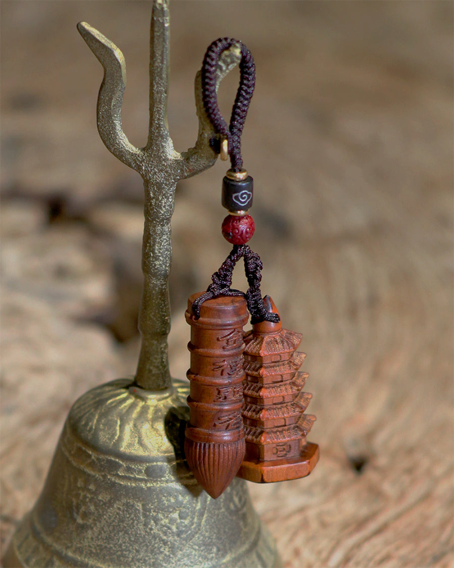 From the Zhengyi lineage of Longhu Mountain, inheriting a thousand-year spiritual tradition, we now condense the dual fortunes of Heaven and Earth—the wisdom of Wenchang and the wealth of the God of Fortune—into this 'Dual-Luck Key'.