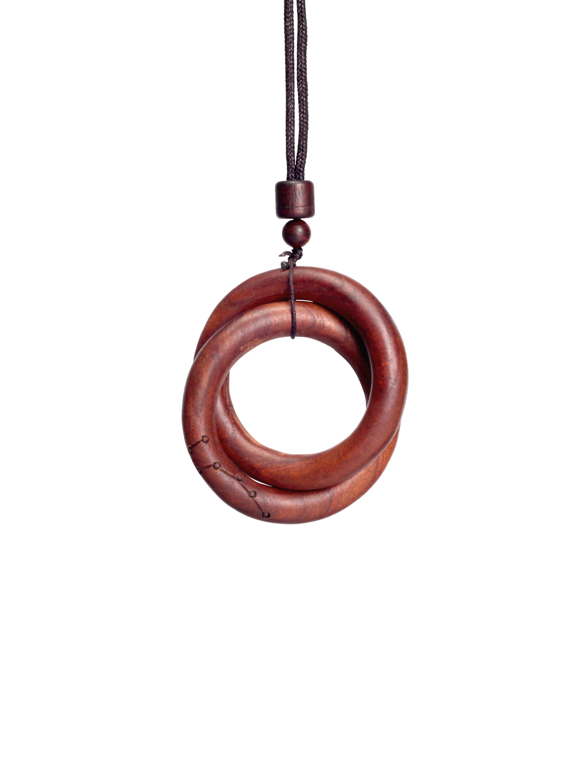This pendant is imbued with the blessings of the orthodox Taoist rites of Longhu Mountain. As a Taoist ritual implement, it can be used to commune with the divine, aid in spiritual cultivation, protect the body, and repel evil. It is designed to build a dynamically balanced energy barrier (Jiejie) for the wearer. It facilitates communion with the divine during meditation and offers protection when visiting mountains or places with heavy yin/negative energy.