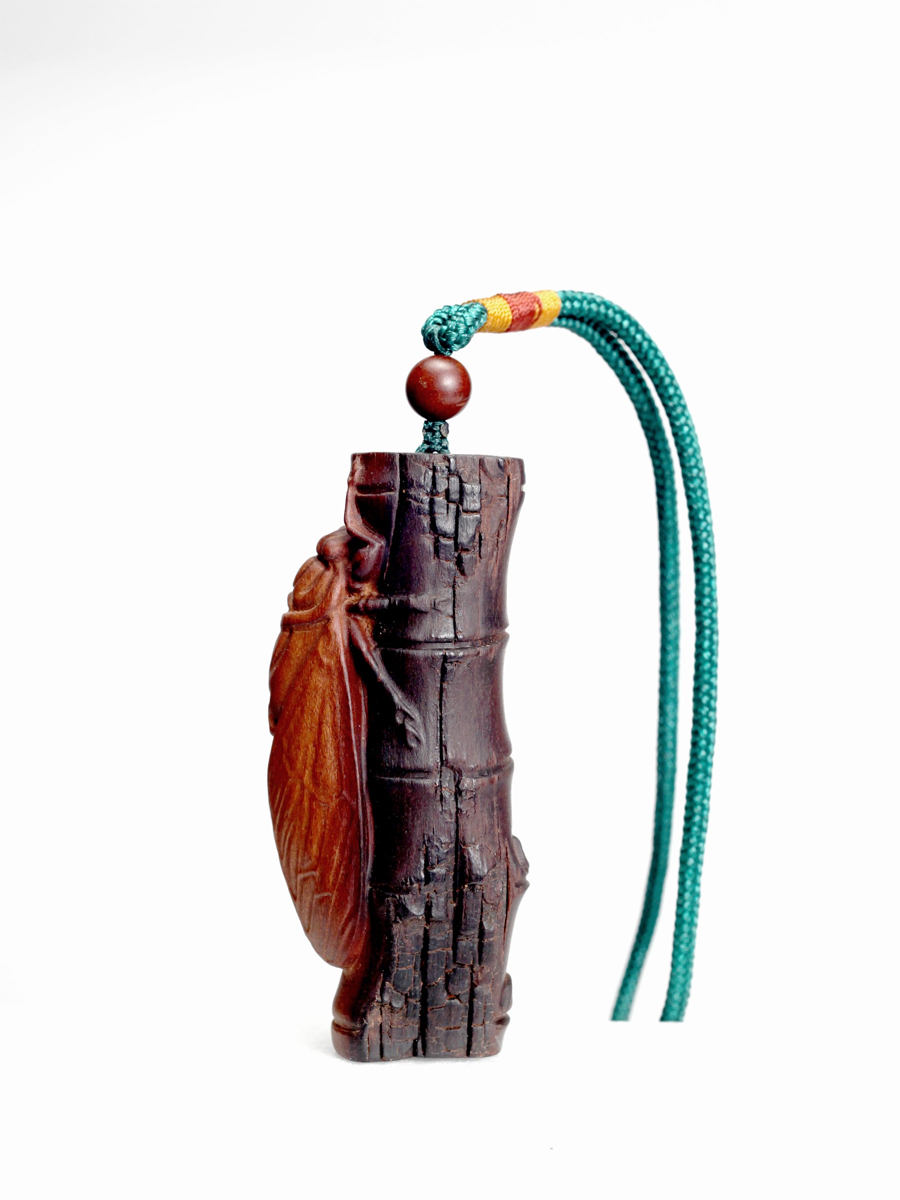 This piece is carved from a section of 600-year-old wild thunderstruck jujube wood from the Zhongnan Mountains, specifically selected from the "lightning-charred" core where the thunder's energy is most concentrated. What makes this piece exceptionally rare is the natural formation of both lightning scars and "lightning crystals" (雷晶子 - léi jīng zǐ) on its surface. 