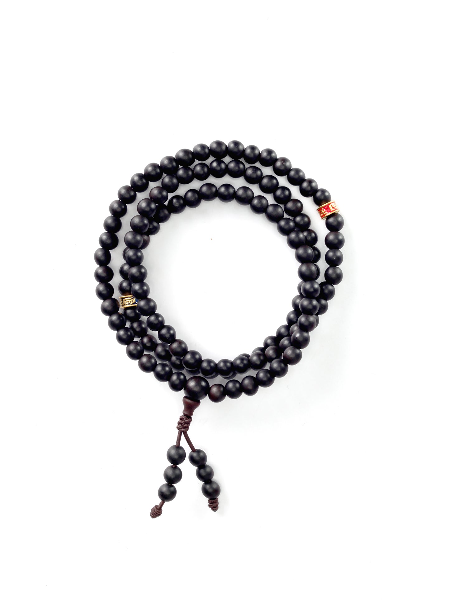 This piece is crafted from 800-year-old purely wild thunderstruck jujube wood from the Zhongnan Mountains, meticulously made from select "lightning-charred" sections where the thunder's energy is most concentrated. Lightning-charred wood is the absolute core of the lightning strike; the wood is carbonized, yet its spiritual essence remains intact.