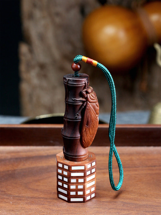 This piece is carved from a section of 600-year-old wild thunderstruck jujube wood from the Zhongnan Mountains, specifically selected from the "lightning-charred" core where the thunder's energy is most concentrated. What makes this piece exceptionally rare is the natural formation of both lightning scars and "lightning crystals" (雷晶子 - léi jīng zǐ) on its surface. 