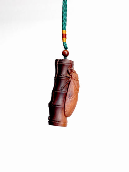 This piece is carved from a section of 600-year-old wild thunderstruck jujube wood from the Zhongnan Mountains, specifically selected from the "lightning-charred" core where the thunder's energy is most concentrated. What makes this piece exceptionally rare is the natural formation of both lightning scars and "lightning crystals" (雷晶子 - léi jīng zǐ) on its surface. 