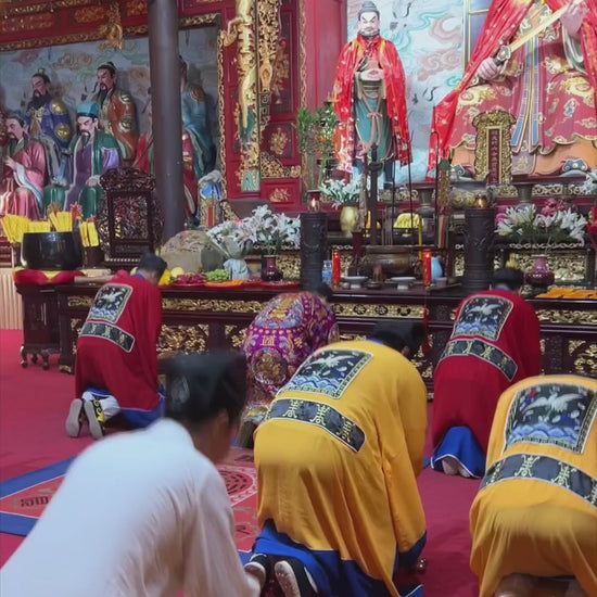 The master selects an auspicious date and time to open the altar, invoke the deities, and infuse the talisman with true spiritual energy. This provides the wearer with foundational protective power.